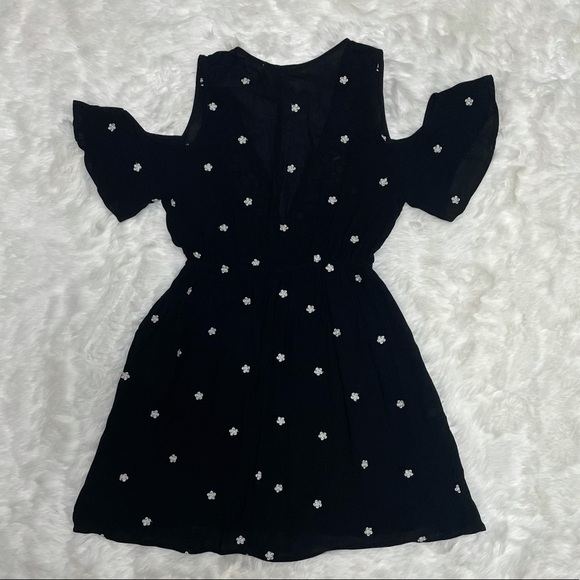 NWT Forever 21 Black Short Dress Ivory Embroidery with pockets Small - Picture 4 of 5